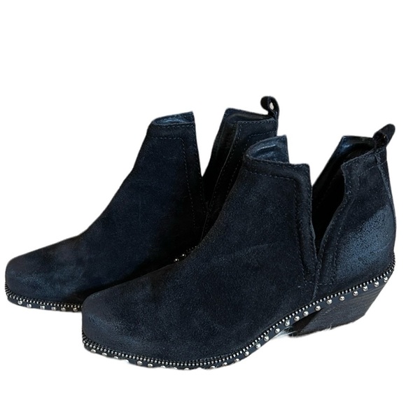 NWOB Jeffrey Campbell Tumari Black Oiled Suede Heeled Studded Booties Sz-6/37